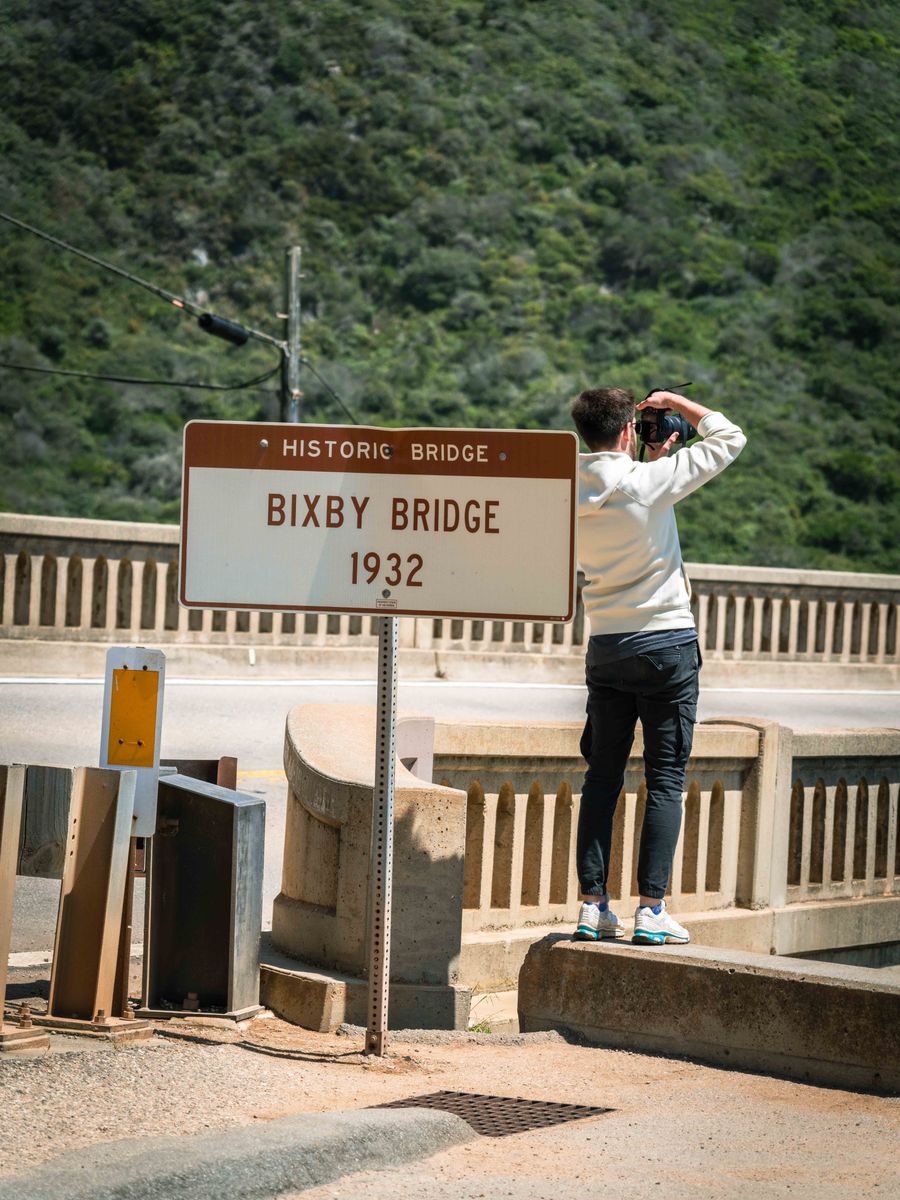 Fotógrafo na Bixby Bridge, na Highway 1, em Big Sur