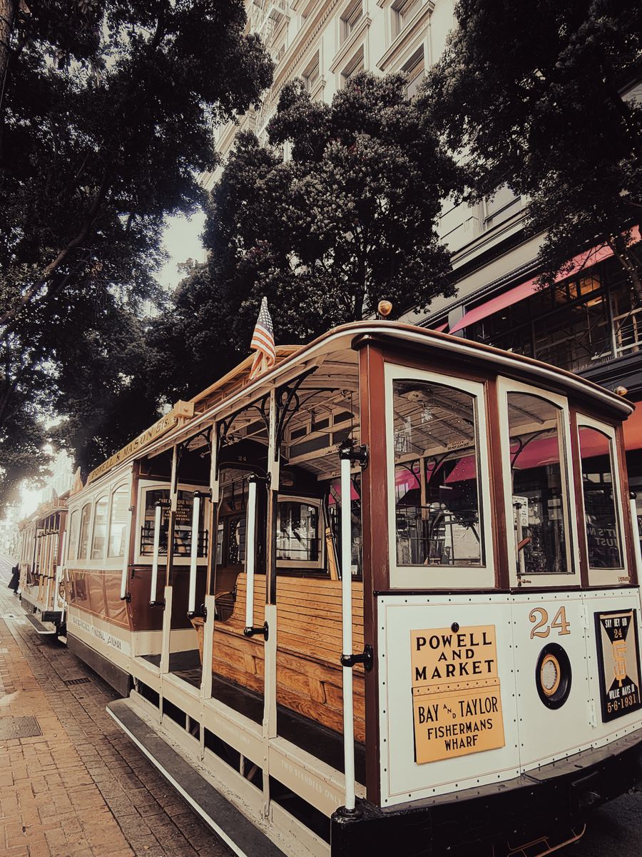 Um cable car na Powell Street, em São Francisco
